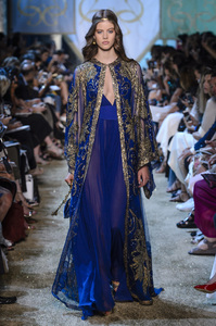 elie-saab-hc-rf17-0132.thumb.jpg.1784f6c86a6fe7d8efca7c51260cc71a.jpg