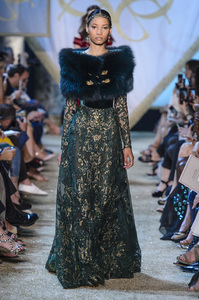 elie-saab-hc-rf17-0137.thumb.jpg.6be3a398ebd51d8520899a220b9c8d6b.jpg