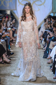 elie-saab-hc-rf17-0533.thumb.jpg.1724e2d1f778f53de4d85c3182444244.jpg