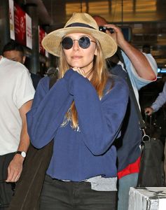 elizabeth-olsen-at-lax-airport-in-la-07-10-2017-6.jpg