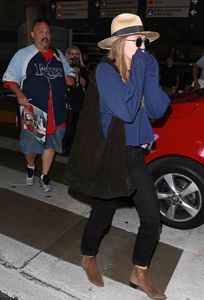 elizabeth-olsen-at-lax-airport-in-la-07-10-2017-7.jpg