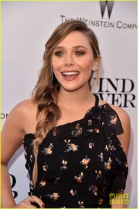 elizabeth-olsen-jeremy-renner-premiere-wind-river-in-la-12.jpg