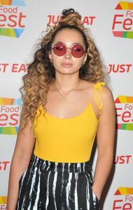 ella-eyre-just-eat-food-fest-at-the-red-market-in-shoreditch-london-07-13-2017-1.jpg