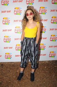 ella-eyre-just-eat-food-fest-at-the-red-market-in-shoreditch-london-07-13-2017-3.jpg