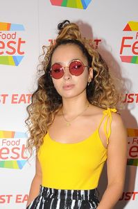 ella-eyre-just-eat-food-fest-at-the-red-market-in-shoreditch-london-07-13-2017-4.jpg