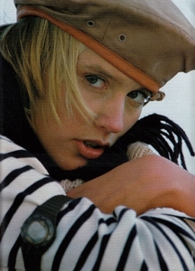elle_fr_16_july_1984_5.thumb.jpg.2bc0ce8cd39cf0470206fcdc555e3d38.jpg