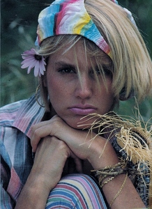 elle_fr_18_june_1984_12.thumb.jpg.5526d2e31c70e3d151fe26cc07208217.jpg