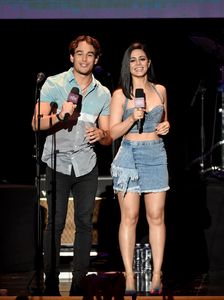 emeraude-toubia-mtv-fandom-fest-at-petco-park-in-san-diego-july-21-2017-4.thumb.jpg.abad8792a4829d2967eaf0dd8570a667.jpg