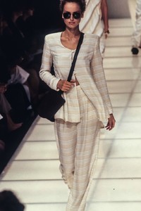 emporio-armani-ss-1995-1.thumb.jpg.130b88face5bef7938d157c1b4fe519b.jpg