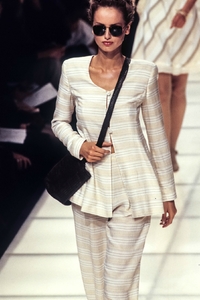 emporio-armani-ss-1995-2.thumb.jpg.0dbe66a95fc93110bb483b9e2eeec4a8.jpg