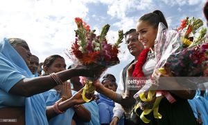 erstwhile-manual-scavenger-women-and-underprivileged-children-greet-picture-id182136465.jpg