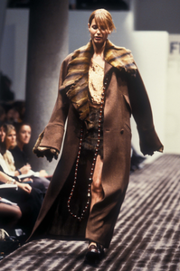 fendi-fw-1997-1.thumb.png.22f6a4234edde07e6529332c0df3f64d.png