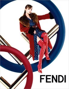 fendi-fw17-karl-lagerfeld-03-620x803d7dcb3c170a48feb01b5a5924f0244a5_thumb.thumb.jpg.55eb35b45997f5074d6bf5a62d4fed6e.jpg