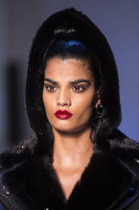 gaultier-hc-clp-rf17-1410.thumb.jpg.2f3ab6839695e34a94d42a2c01c14804.jpg