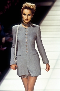 giorgio-armani-ss-1995-2.thumb.jpg.533d39a9551405145db0a2f477223433.jpg