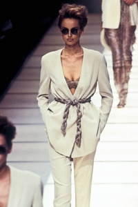 giorgio-armani-ss-1995-3.thumb.jpg.3d51a6cc5707388a59128d795b5d3681.jpg