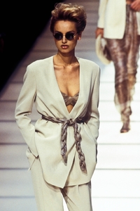 giorgio-armani-ss-1995-4.thumb.jpg.523dda0810b32432d4943b5c0e2ff158.jpg