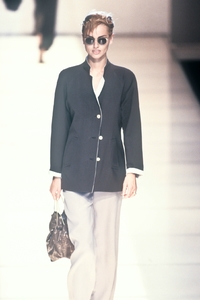 giorgio-armani-ss-1997-3.thumb.jpg.f4a09b1adf0f699368484936efc2f23b.jpg