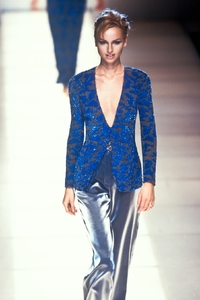 giorgio-armani-ss-1997-6.thumb.jpg.2c3f6c70594e3c7601460c733395d759.jpg