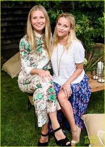 gwyneth-paltrow-matches-her-mom-at-goop-mrkt-party-03.jpg