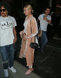 hailey-baldwin-heads-out-to-dinner-in-new-york-city-07-30-2017-4.jpg