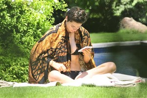 havuz-basinda-romantik-anlar-metin-hara-adriana-lima-1633269.jpg
