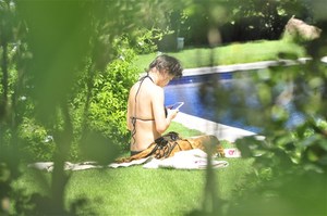 havuz-basinda-romantik-anlar-metin-hara-adriana-lima-1633286.jpg