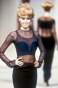 herve-leger-fw-1994-2.thumb.JPEG.f0fcdad6a47d14cc696bb99d46e09b60.JPEG