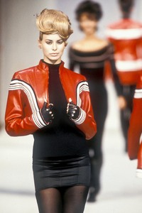 herve-leger-fw-1994-3.thumb.JPEG.fd3b34633382975c43d8d9290749b90c.JPEG