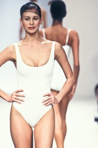 herve-leger-ss-1994-5.thumb.JPEG.00b8c945d8cf310677f070bbd2d6839f.JPEG