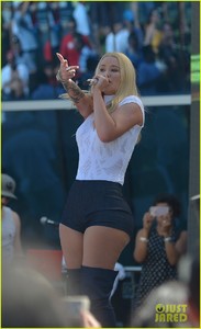 iggy-azalea-miami-performance-07.jpg