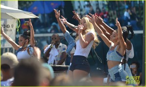 iggy-azalea-miami-performance-08.jpg