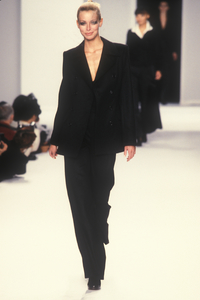 isaac-mizrahi-fw-1996-1.thumb.jpg.6e745d43678318fd34573a2111be65e9.jpg