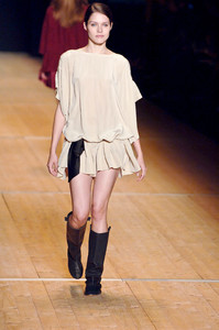 isabel-marant-ss-2007-1.thumb.jpg.7d2bfe049a82e1c0913a7ebfbd0a0913.jpg