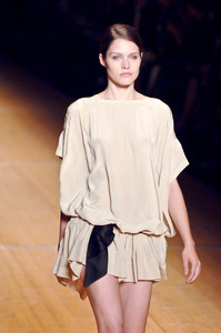 isabel-marant-ss-2007-2.thumb.jpg.454afd4fd3a4eaca085adfaf355be85f.jpg