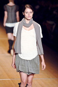 isabel-marant-ss-2007-5.thumb.jpg.5d22499ddb3190c6402301bd30245cce.jpg