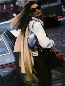 italia_vogue_october_1990_96.thumb.jpg.9077d1b7fc3e3aa7fd7864f98b09b5bc.jpg