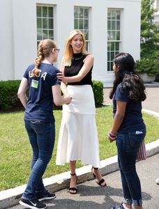 ivanka-trump-with-students-in-front-of-the-west-wing-at-the-white-house-07-20-2017-1.jpg