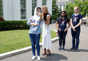 ivanka-trump-with-students-in-front-of-the-west-wing-at-the-white-house-07-20-2017-4.jpg