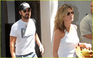 jennifer-aniston-justin-theroux-out-in-nyc-02.jpg