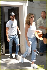 jennifer-aniston-justin-theroux-out-in-nyc-06.jpg