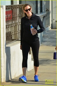 jennifer-garner-emerges-after-reports-confrontation-01.jpg