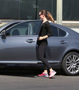 jennifer-garner-in-tights-heading-to-the-gym-in-los-angeles-07-21-2017-7.jpg