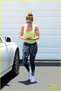 jennifer-lopez-alexander-rodriguez-hit-the-gym-in-miami-03.jpg