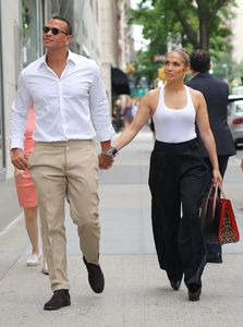 jennifer-lopez-and-alex-rodriguez-on-the-way-to-dinner-at-kappo-masa-restaurant-in-nyc-07-06-2017-1.jpg