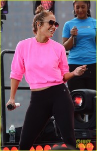 jennifer-lopez-wears-revealing-outfit-for-july-4th-taping-with-alex-rodriguez-08.jpg