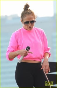jennifer-lopez-wears-revealing-outfit-for-july-4th-taping-with-alex-rodriguez-31.jpg