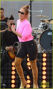 jennifer-lopez-wears-revealing-outfit-for-july-4th-taping-with-alex-rodriguez-34.jpg