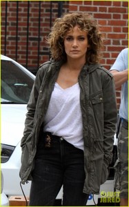 jlo-films-an-arrest-scene-on-set-of-shades-of-blue-01.jpg