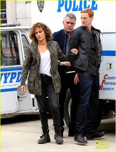 jlo-films-an-arrest-scene-on-set-of-shades-of-blue-02.jpg